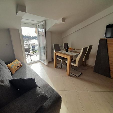 Apartman Voch Zambratija  Εξωτερικό φωτογραφία