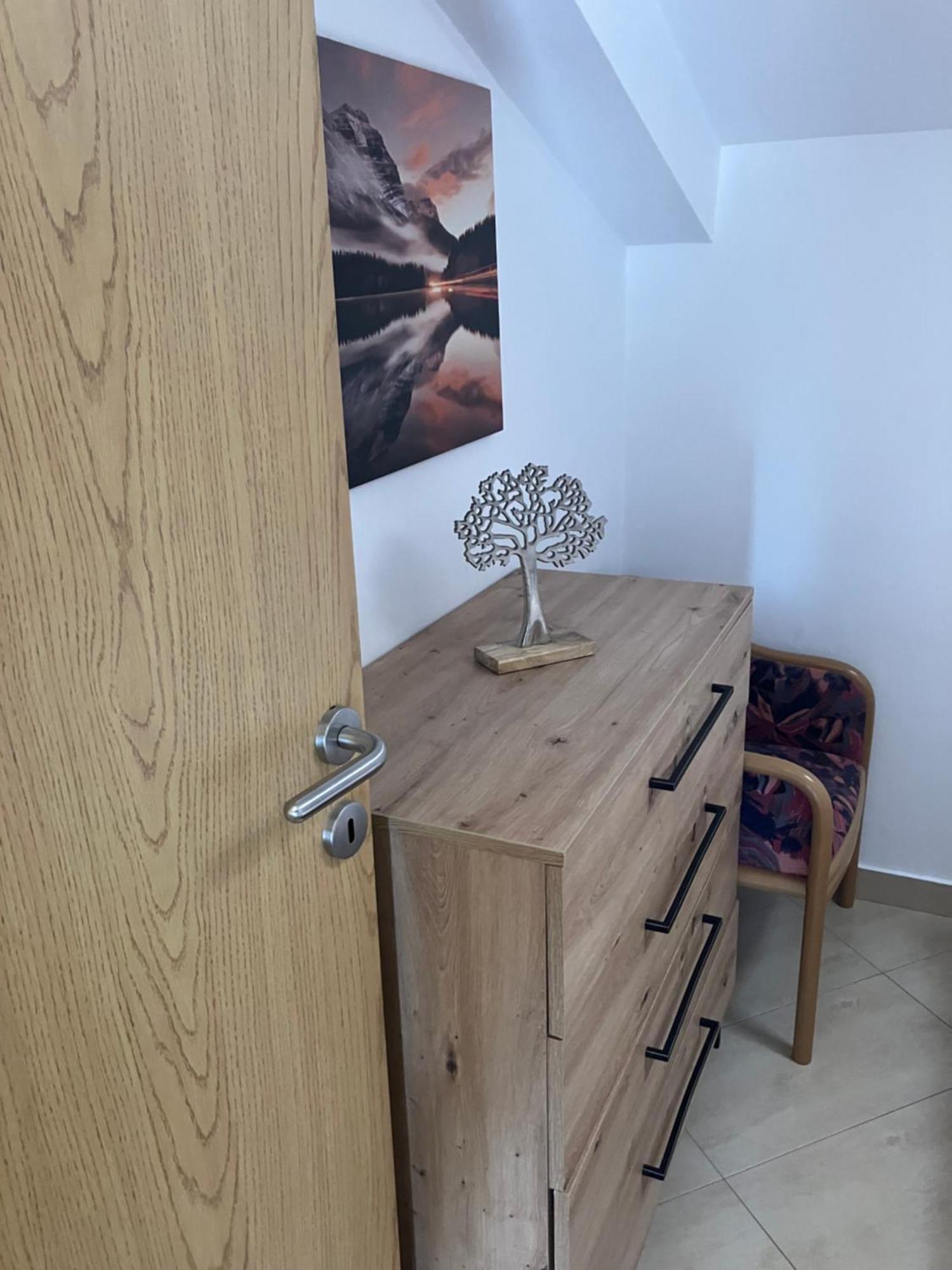 Apartman Voch Zambratija  Εξωτερικό φωτογραφία